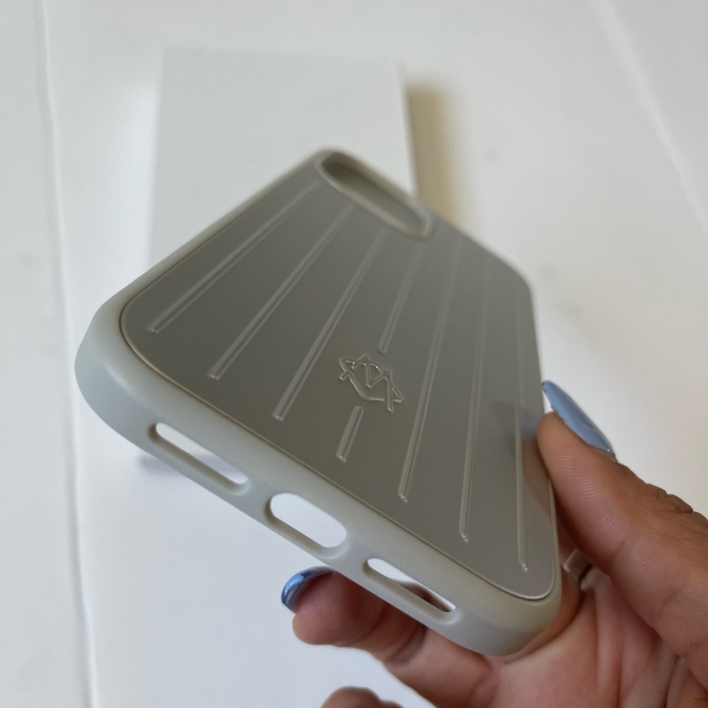 Rimowa iphone case compatible for iPhone 15 Pro - Picture 6 of 10
